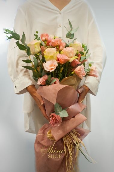 нежен букет от рози