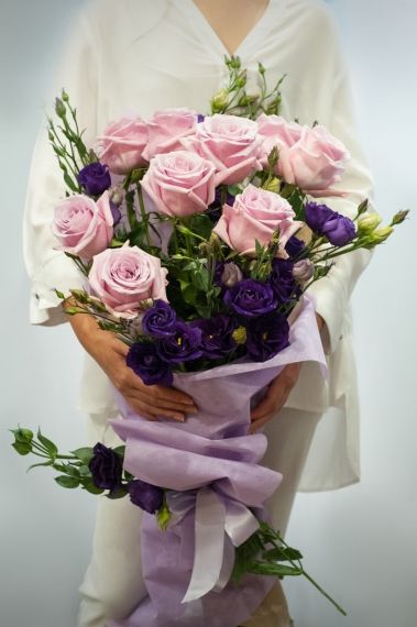 нежен букет от розова роза