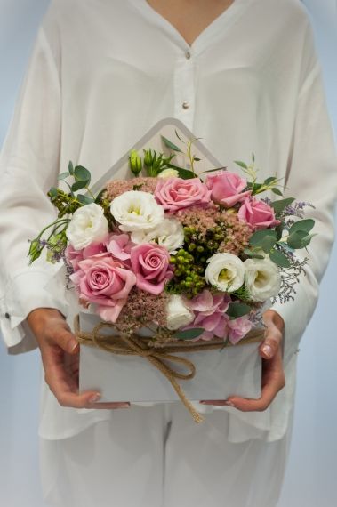 интересен плик с роза и еустома