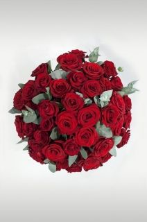 стилна кутия от червени рози