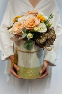 елегантна кутия с орхидеи