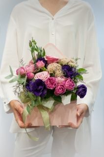 свеж плик с роза и еустома