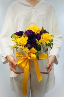 интерессен плик с жълти рози