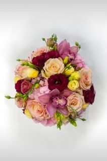 цветна кутия с рози