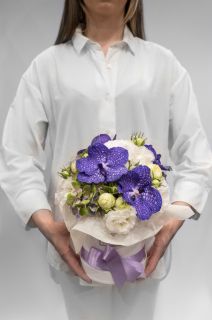 стилна кутия с лилава орхидея