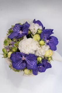 стилна кутия с лилава орхидея