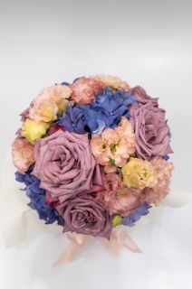 красива кутия с роза и хортензия