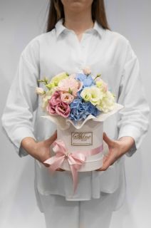 нежна кутия със синя хортензия